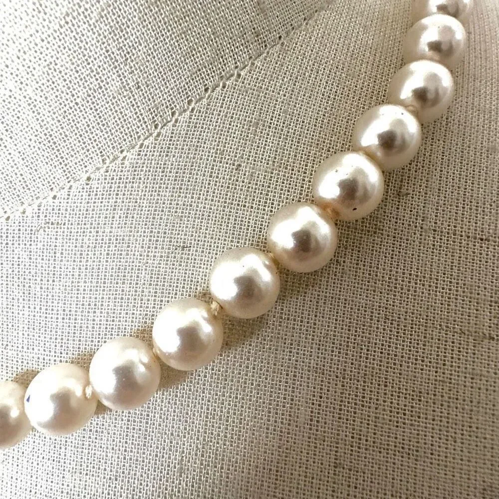 Faux pearl single strand necklace